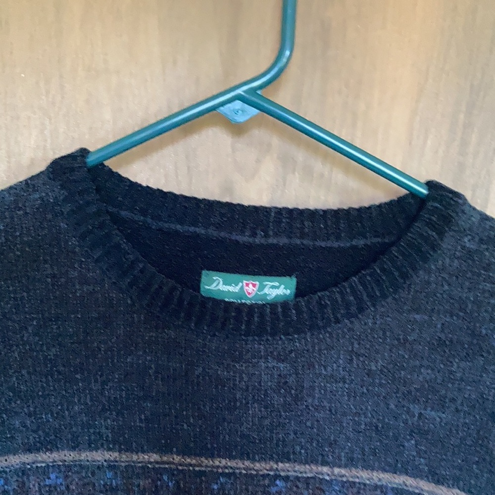 Vintage 90s men’s chenille feel black sweater with stripe of Pattern across - Picture 8 of 17